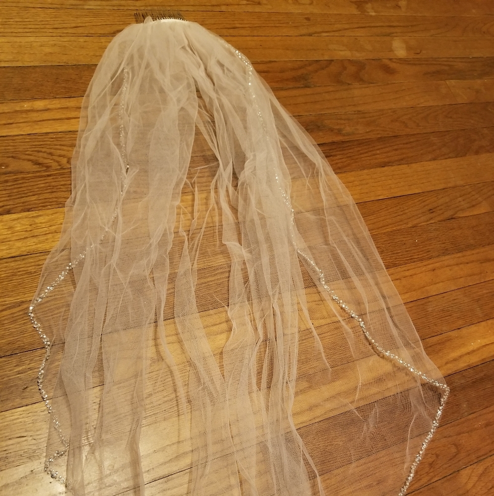 Moscato colored fingertip bridal veil